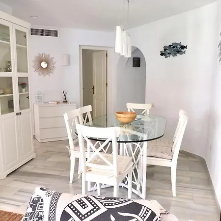 Lovely Ground Floor 2 Bed/2bath Apartment *