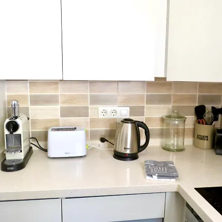 Lovely Ground Floor 2 Bed/2bath Apartment *